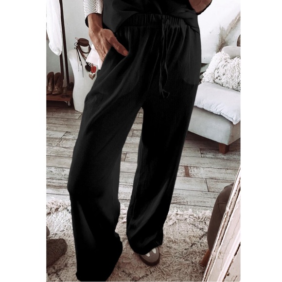 𝖡𝗅𝖺𝖼𝗄 𝖳𝖾𝗑𝗍𝗎𝗋𝖾𝖽 𝖫𝗈𝗇𝗀 𝖲𝗅𝖾𝖾𝗏𝖾 𝖫𝗈𝗎𝗇𝗀𝖾 𝖲𝖾𝗍 - Picture 3 of 5